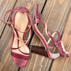 🍓 Via Spiga Berry Snake Print Strappy Block Heel Sandals – Size 9